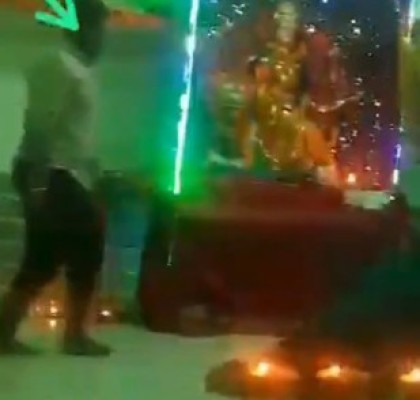நவராத்திரி கொண்டாட்டத்தில் கணவருடன் நடனமாடிய பெண்; மாரடைப்பு ஏற்பட்டு  உயிரிழந்த சோகம்! 